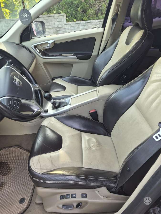 Volvo XC60 2010 — photo 9