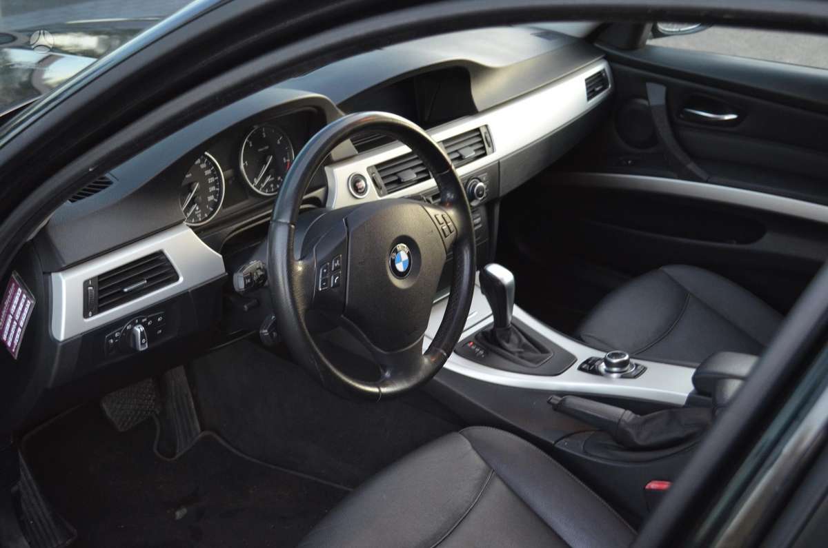 BMW 320 2009 — photo 11