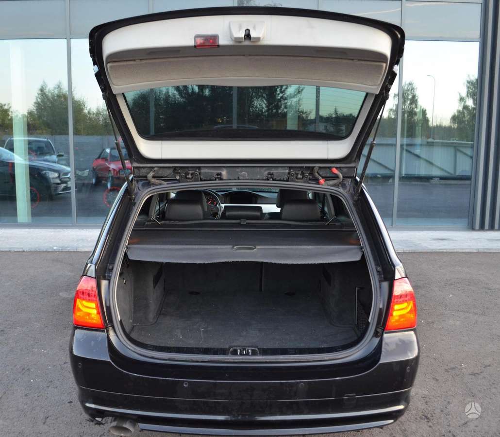 BMW 320 2009 — photo 14