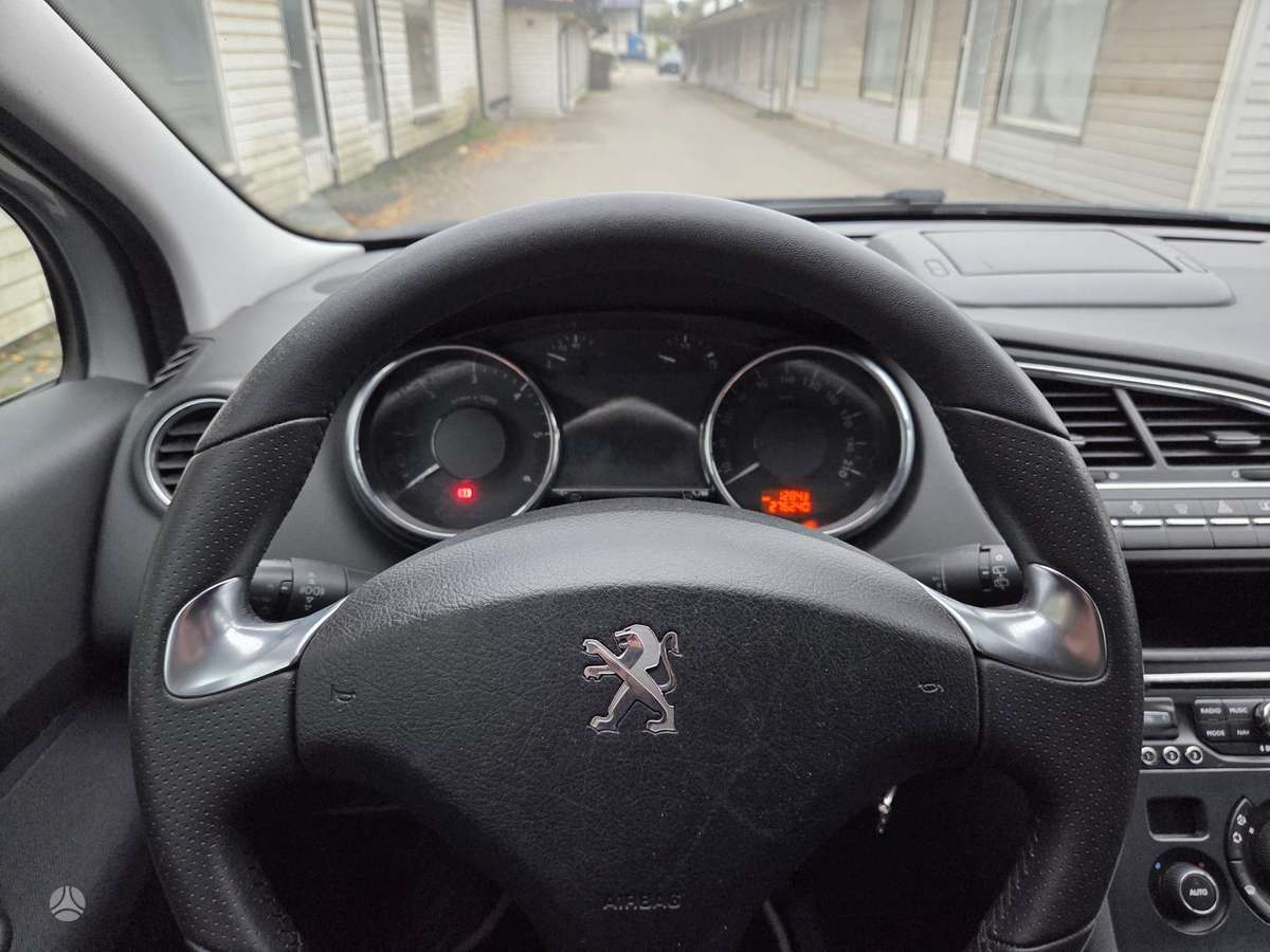 Peugeot 5008 2015 — photo 16