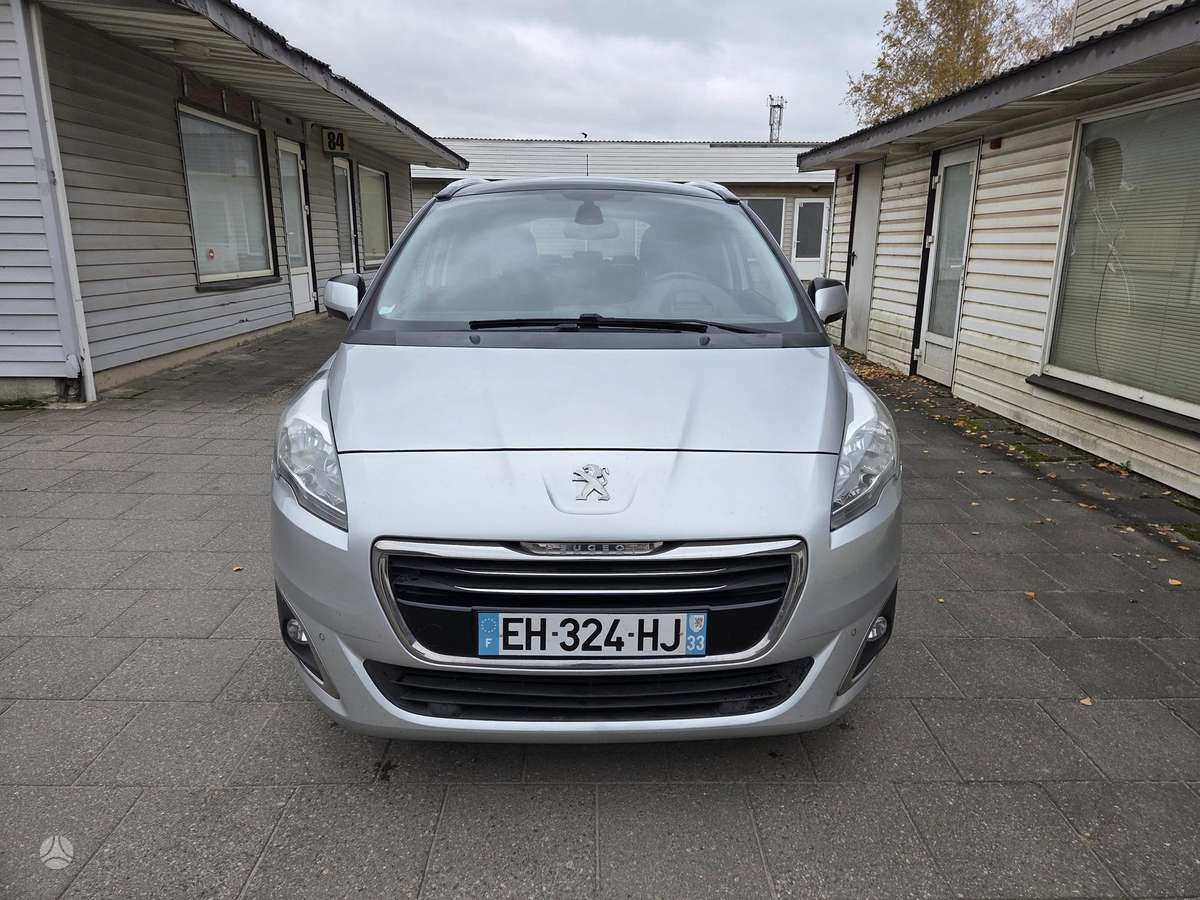 Peugeot 5008 2015 — rear view