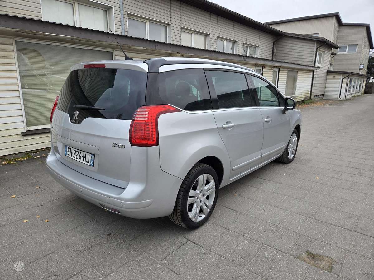 Peugeot 5008 2015 — engine 1560 cm³, 120 HP (88kW)