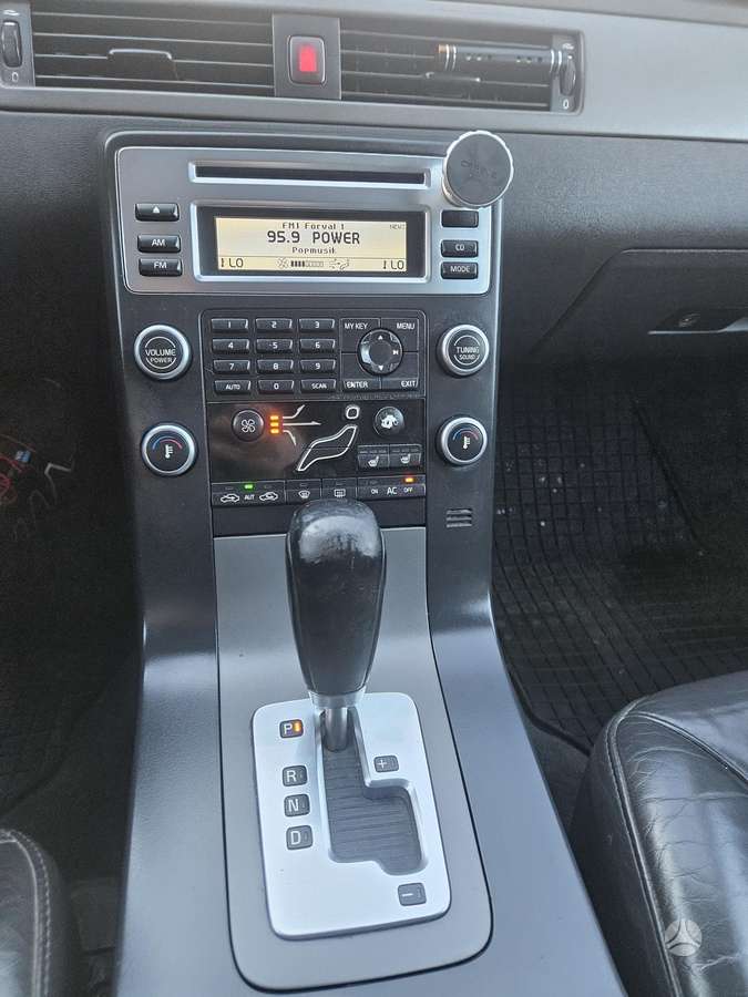 Volvo V70 2008 — photo 10