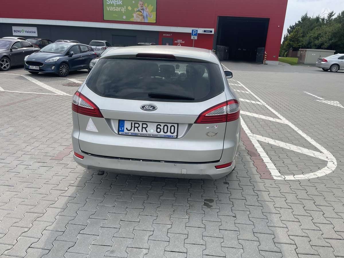 Ford Mondeo 2010 — вигляд ззаду