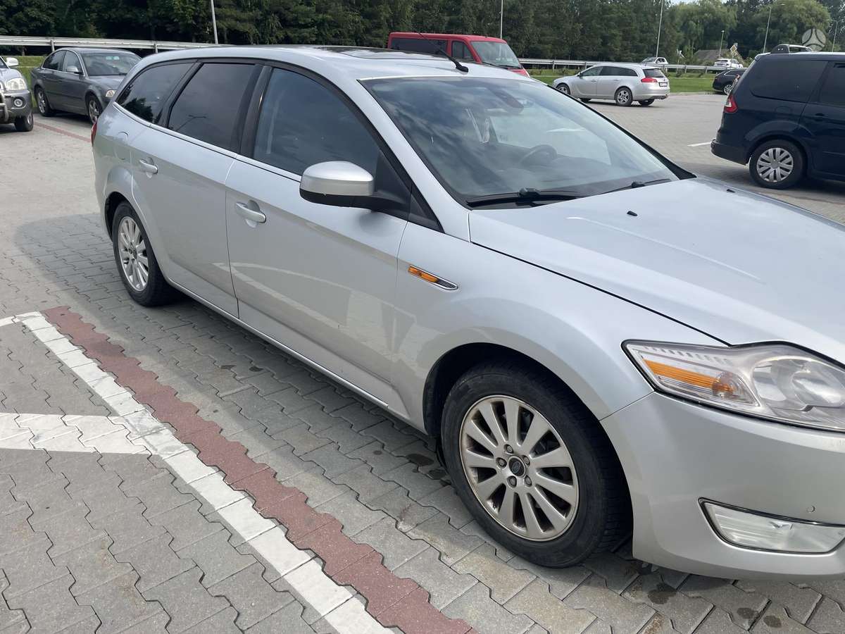 Ford Mondeo 2010 — салон