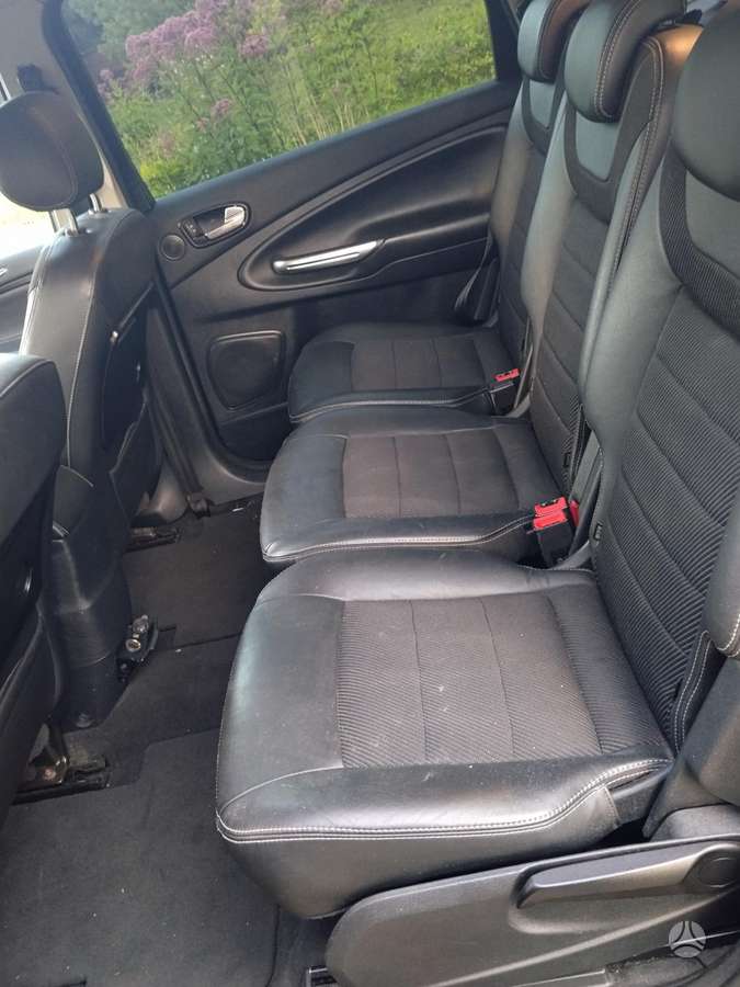 Ford S-MAX 2012 — photo 10