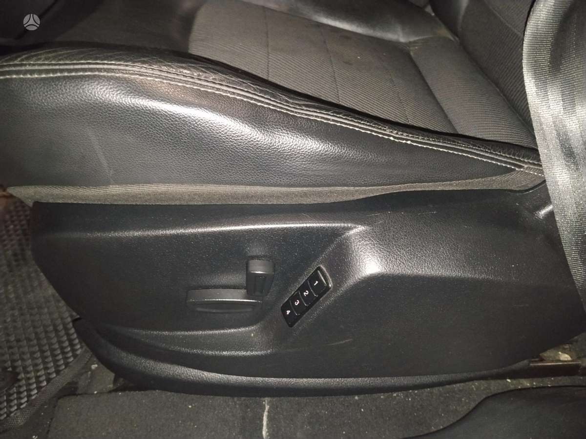Ford S-MAX 2012 — photo 11