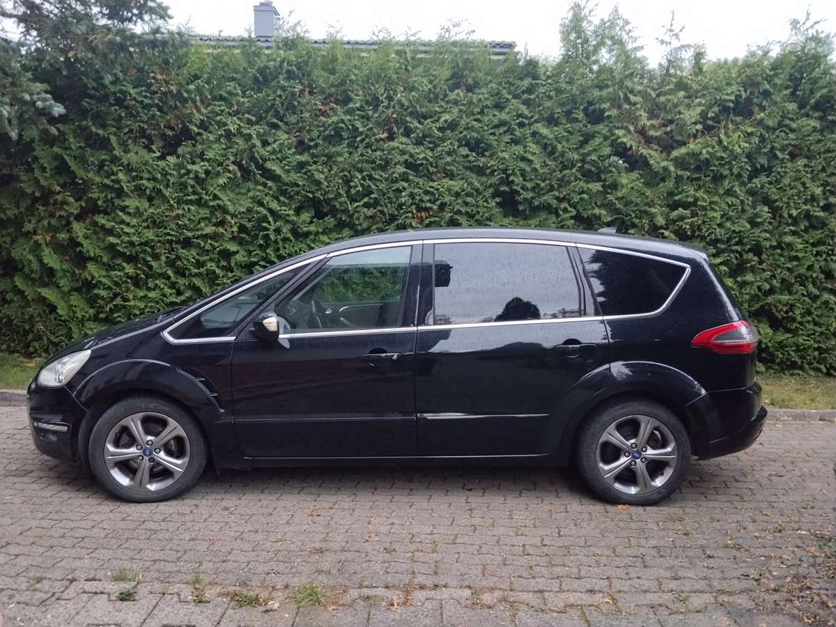 Ford S-MAX 2012 — rear view