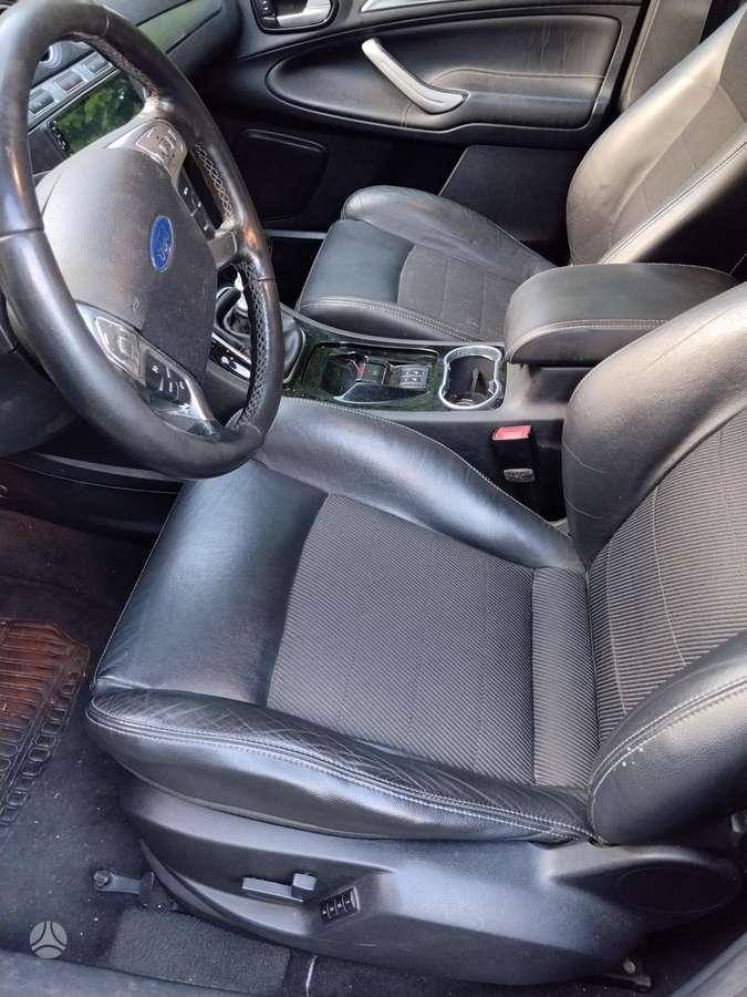 Ford S-MAX 2012 — rear view