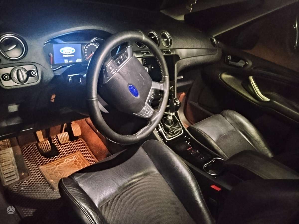 Ford S-MAX 2012 — photo 8