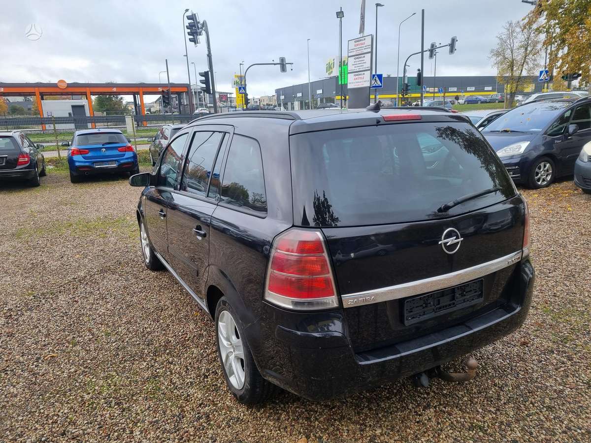 Opel Zafira 2007 — салон