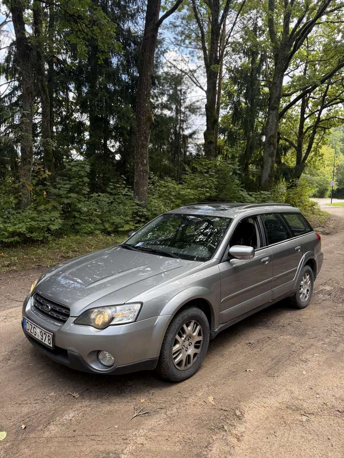 Subaru Outback 2006 — rear view