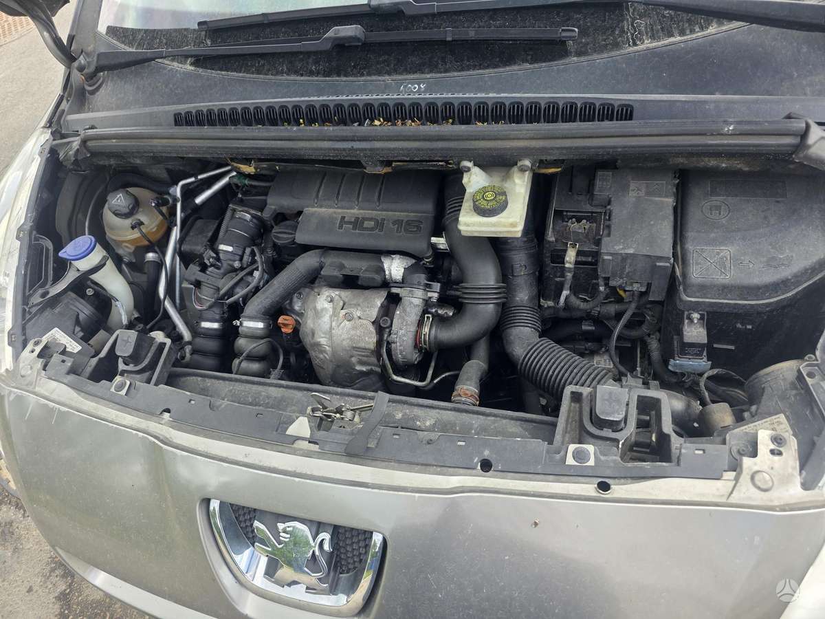 Peugeot 5008 2010 — photo 10