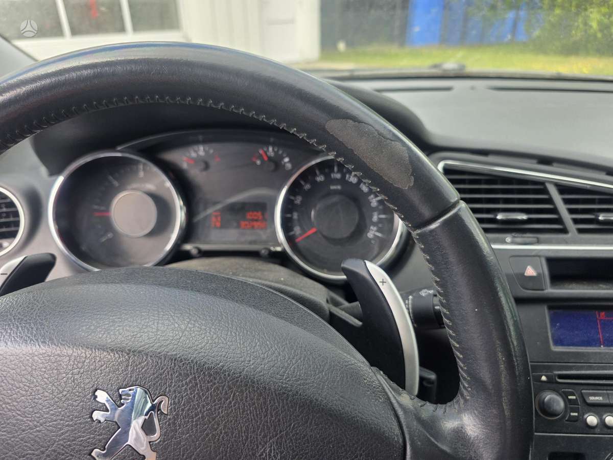 Peugeot 5008 2010 — photo 12