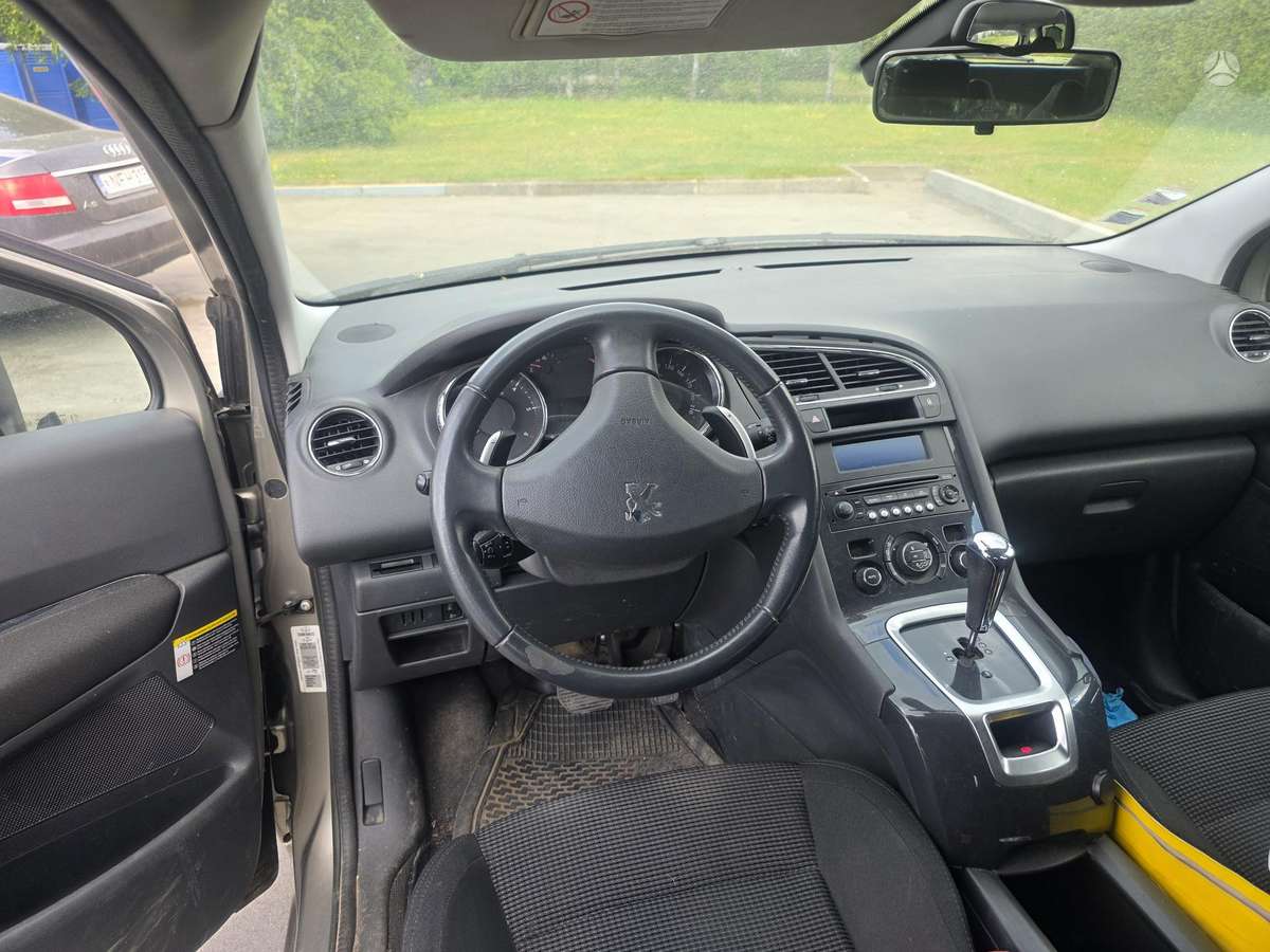 Peugeot 5008 2010 — photo 15