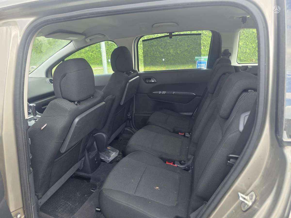 Peugeot 5008 2010 — photo 16
