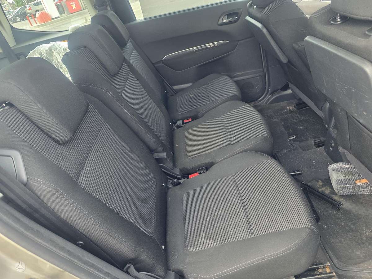 Peugeot 5008 2010 — photo 17