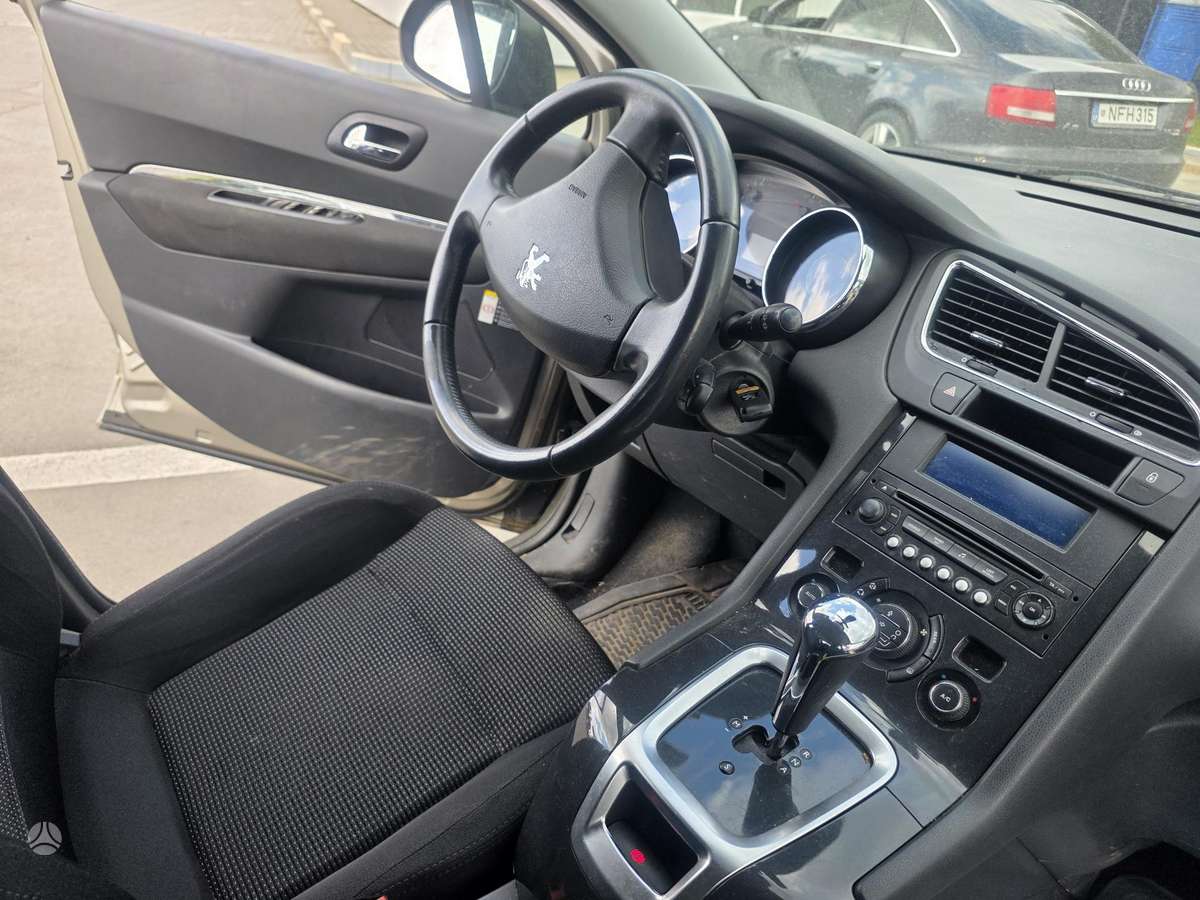Peugeot 5008 2010 — photo 18