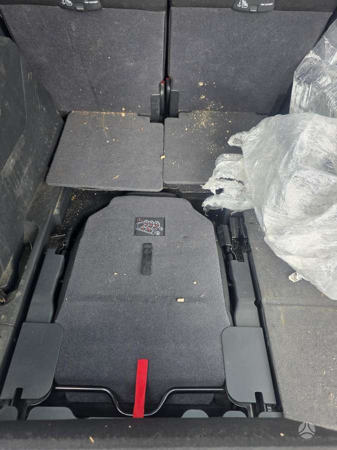 Peugeot 5008 2010 — photo 21