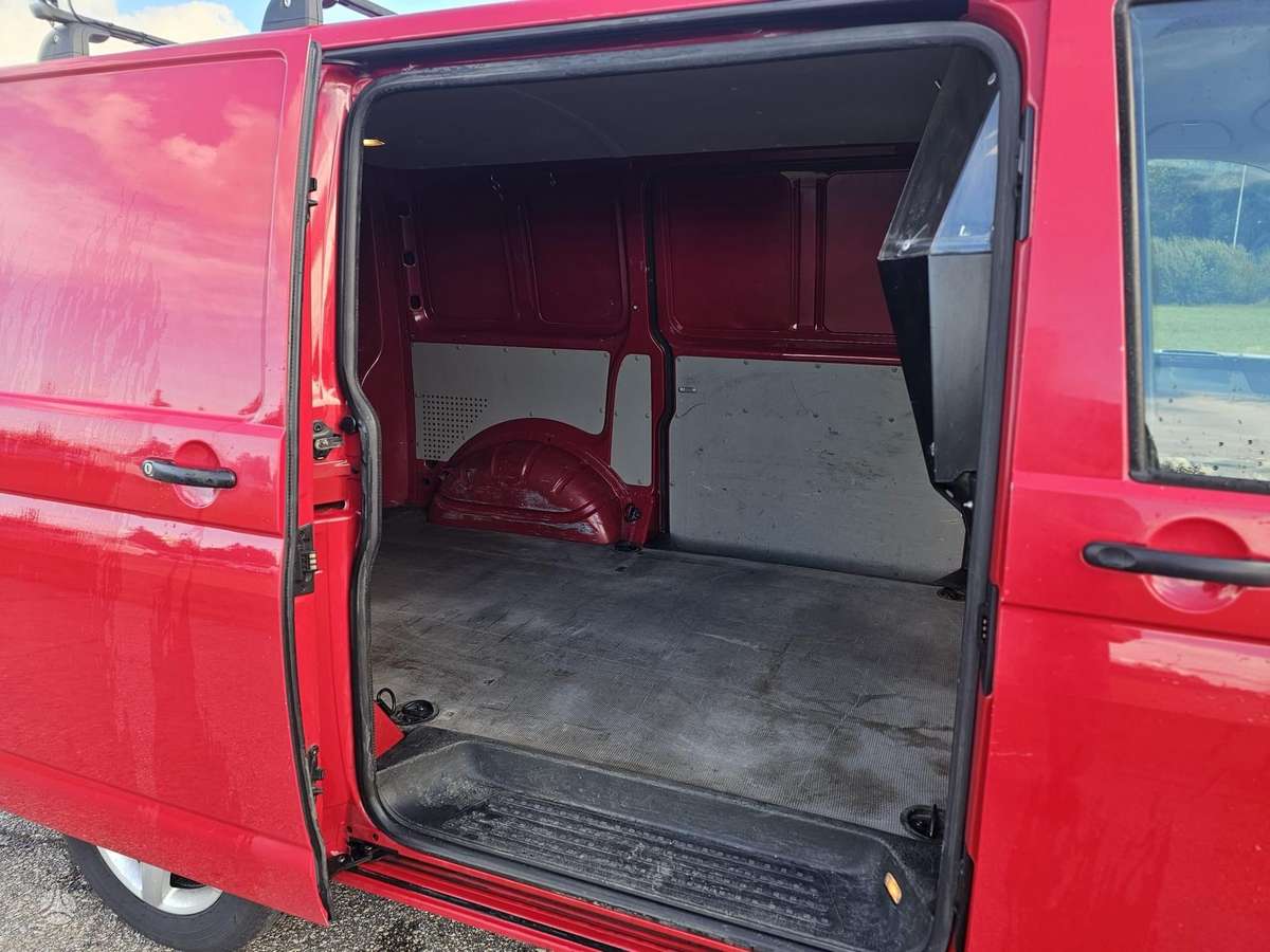 Volkswagen Transporter 2015 — photo 13