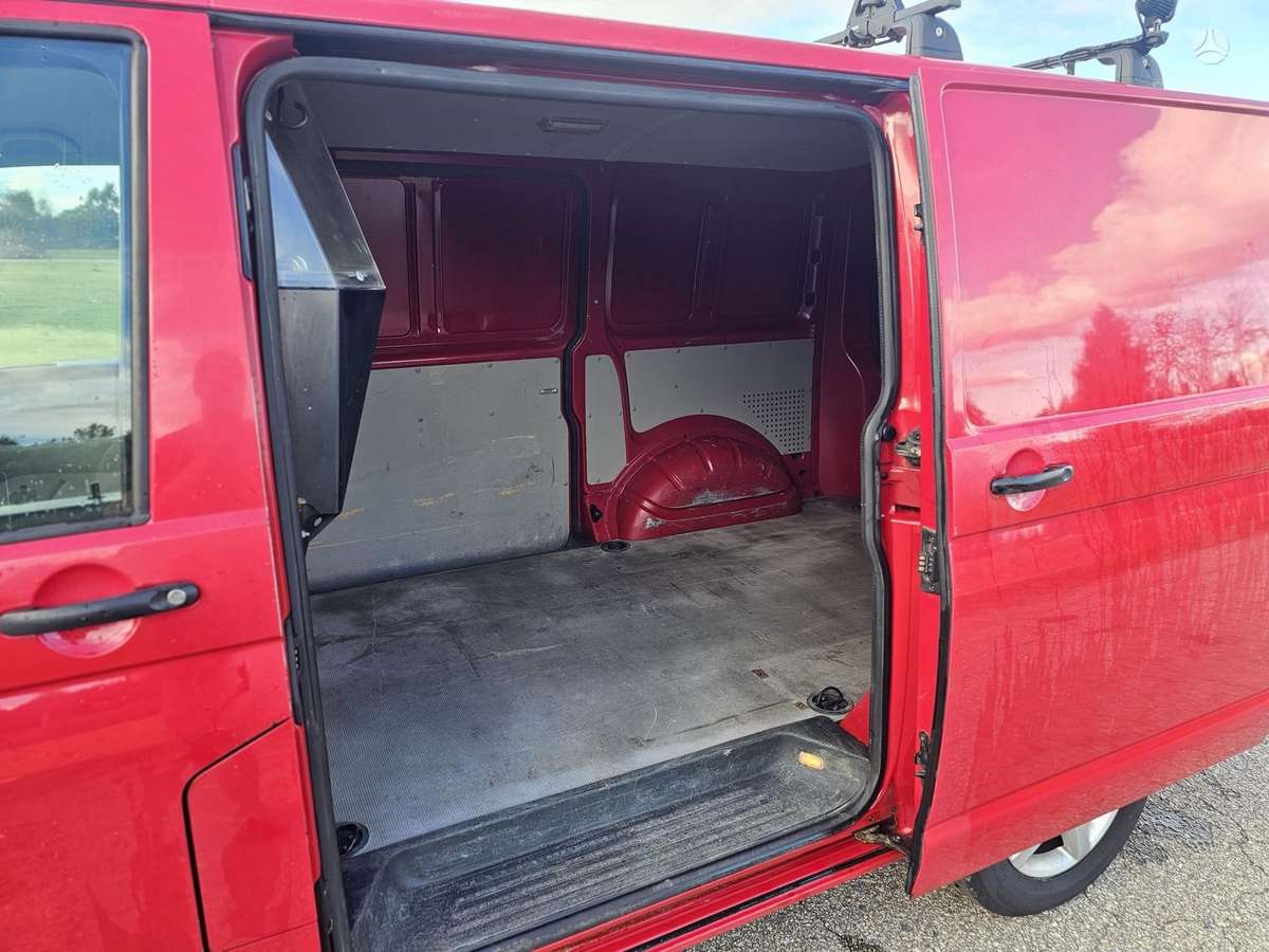 Volkswagen Transporter 2015 — photo 14
