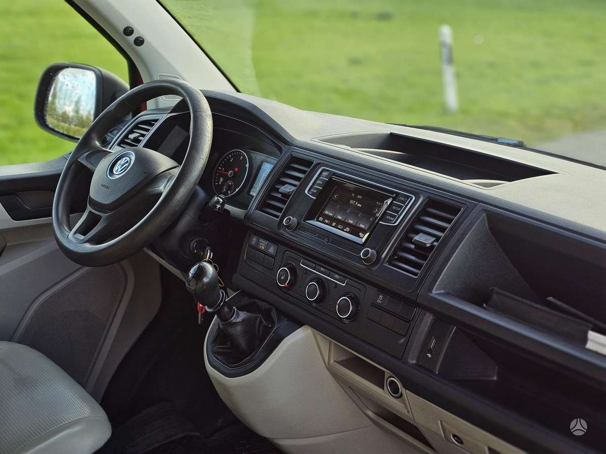 Volkswagen Transporter 2015 — photo 15