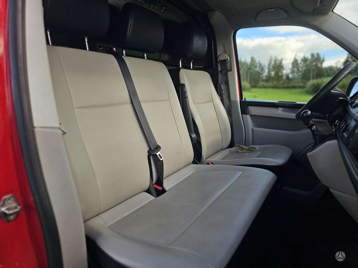 Volkswagen Transporter 2015 — photo 16