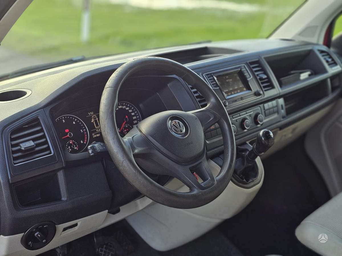 Volkswagen Transporter 2015 — photo 17