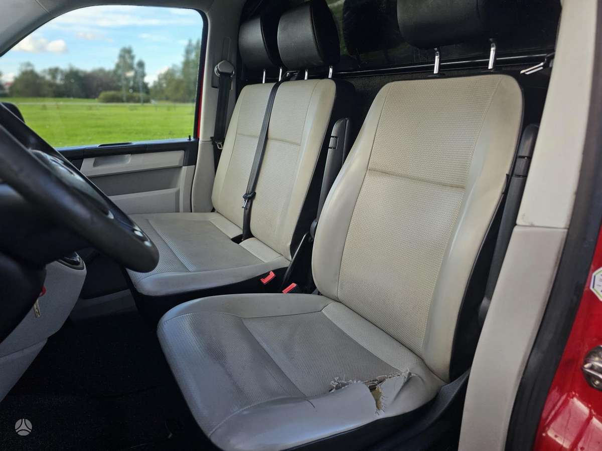 Volkswagen Transporter 2015 — photo 18
