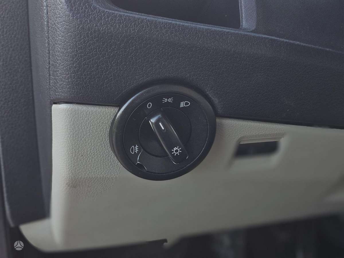 Volkswagen Transporter 2015 — photo 19