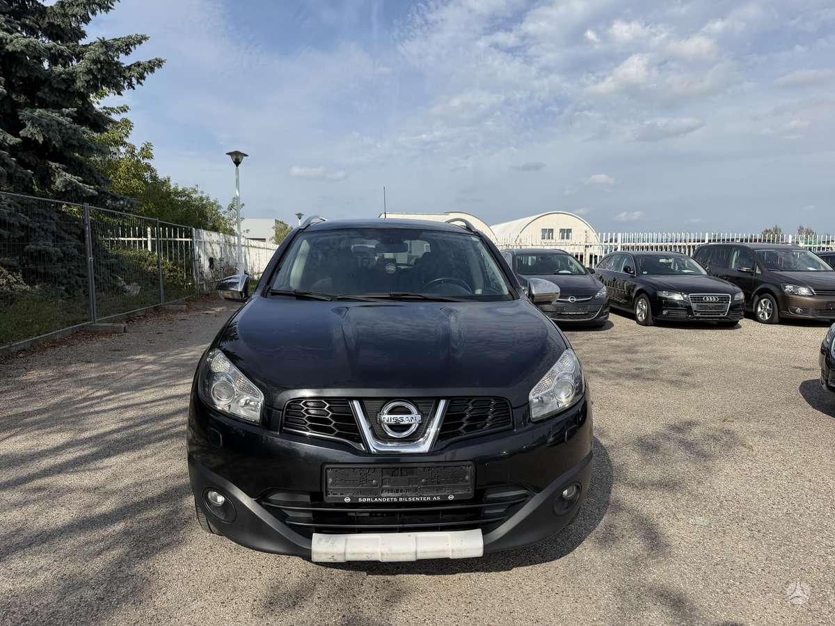 Nissan Qashqai+2 2011 — rear view