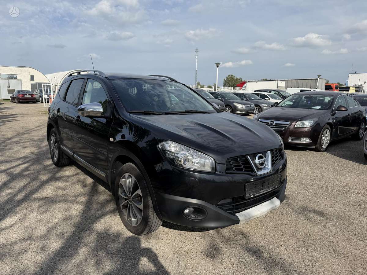 Nissan Qashqai+2 2011 — interior