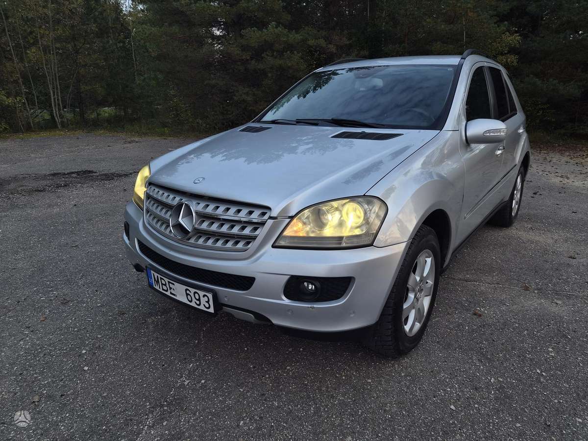Mercedes-Benz ML320 2007 — вигляд ззаду