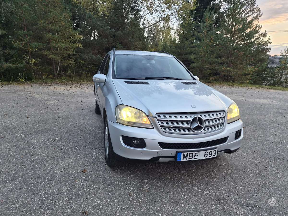 Mercedes-Benz ML320 2007 — салон