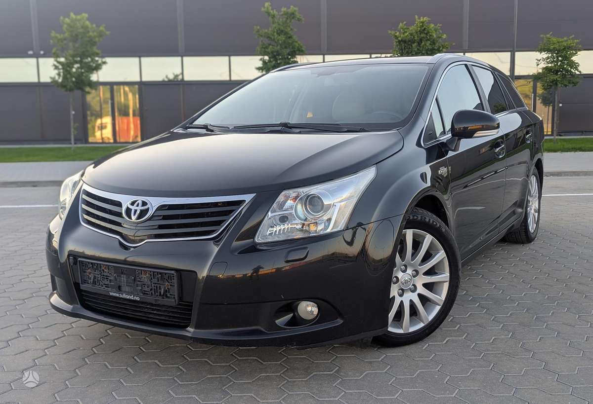 Toyota Avensis 2011 — фото 17