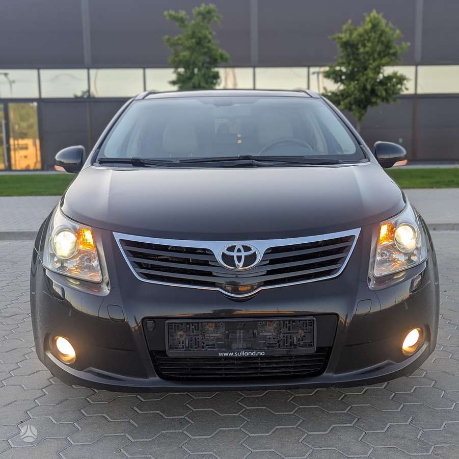 Toyota Avensis 2011 — фото 18