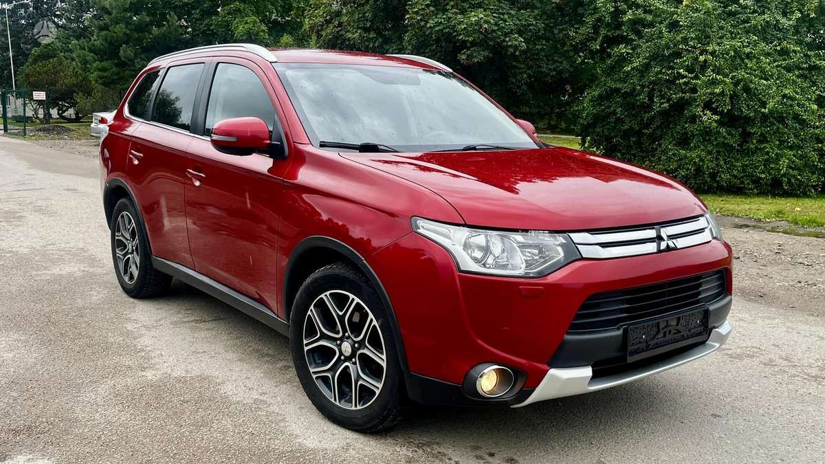 Mitsubishi Outlander 2015 — вигляд ззаду