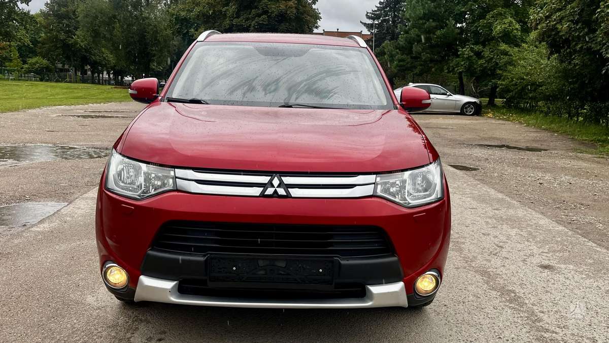 Mitsubishi Outlander 2015 — салон