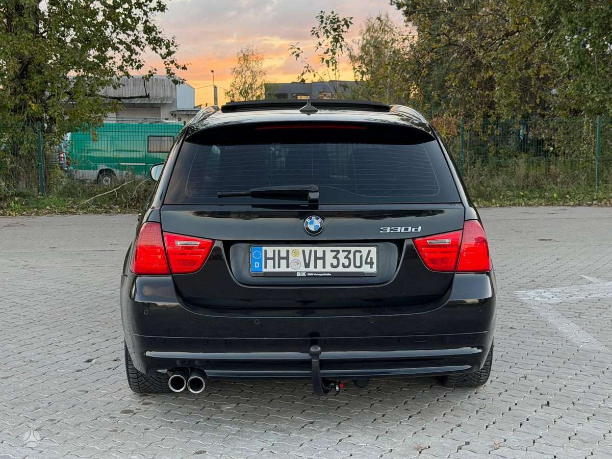 BMW 330 2011 — photo 10
