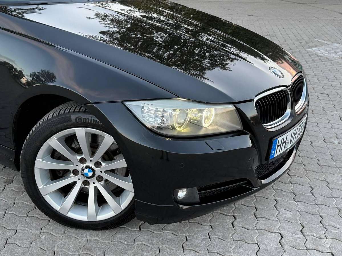 BMW 330 2011 — photo 11
