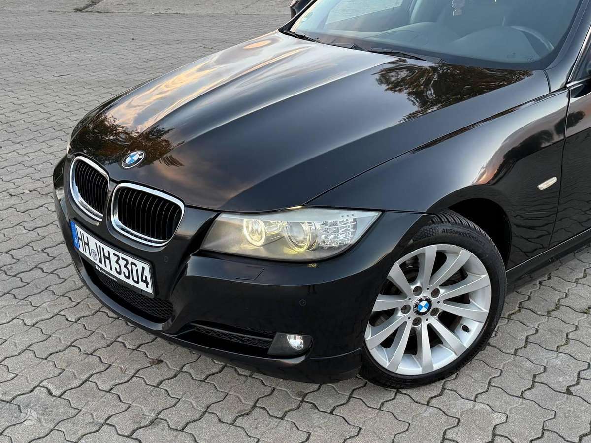 BMW 330 2011 — photo 12