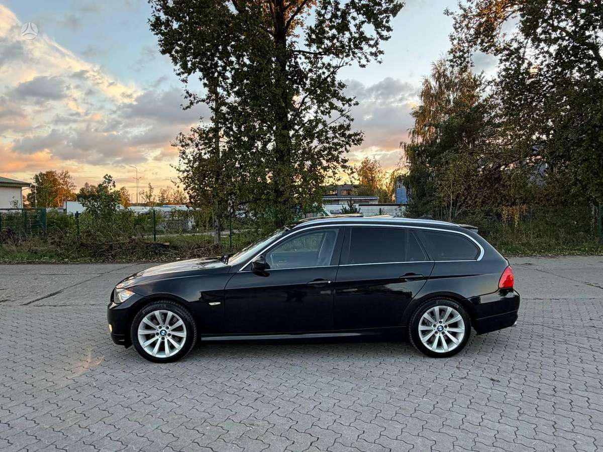BMW 330 2011 — photo 13