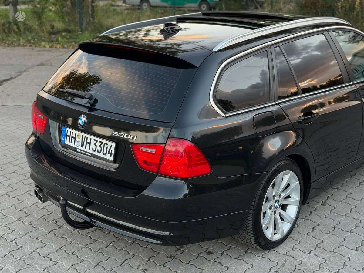 BMW 330 2011 — photo 14