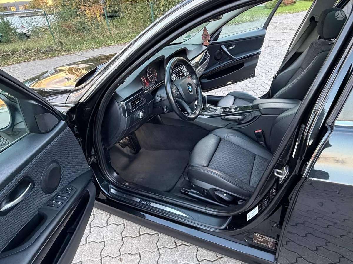 BMW 330 2011 — photo 20