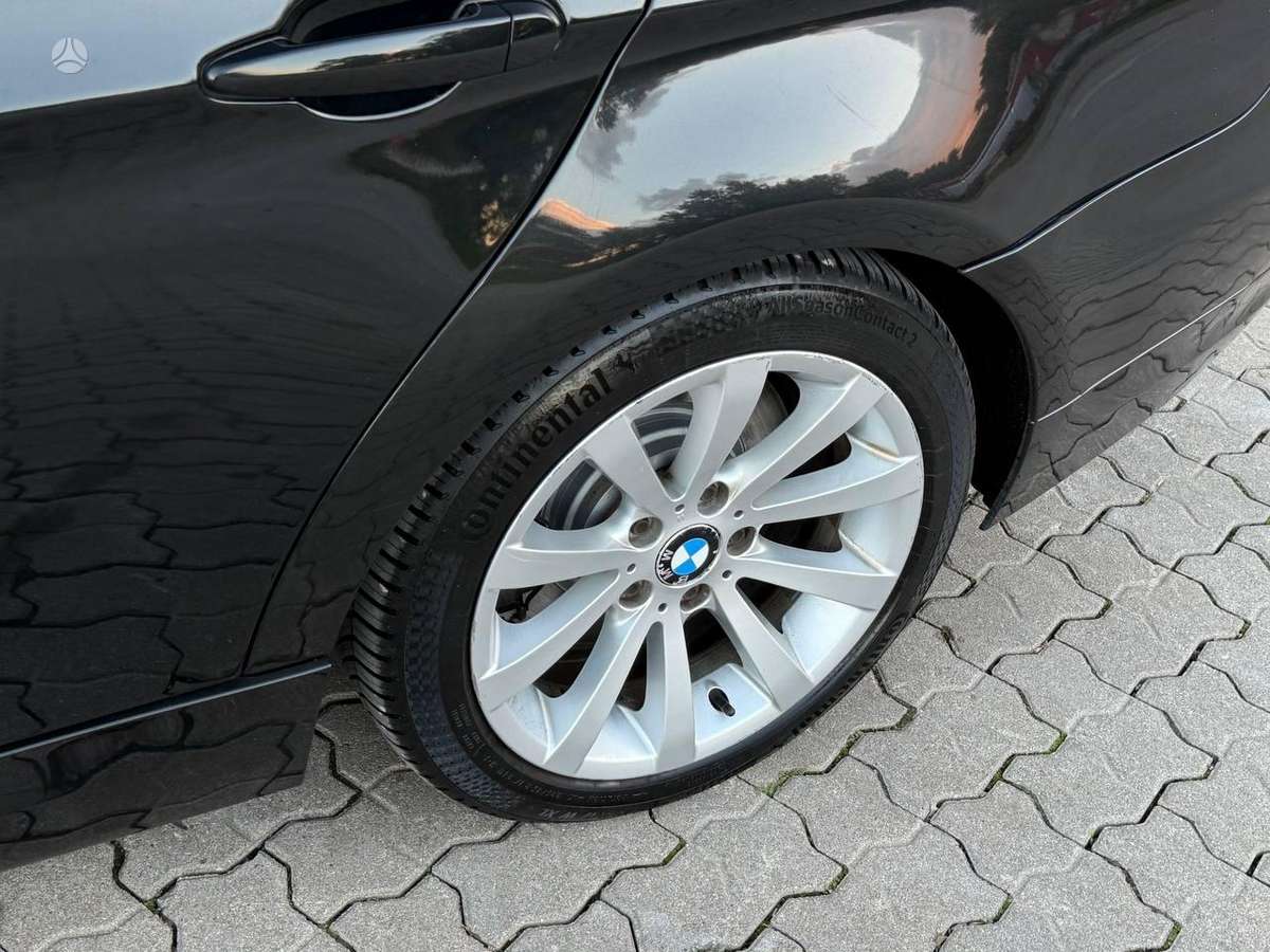 BMW 330 2011 — photo 29