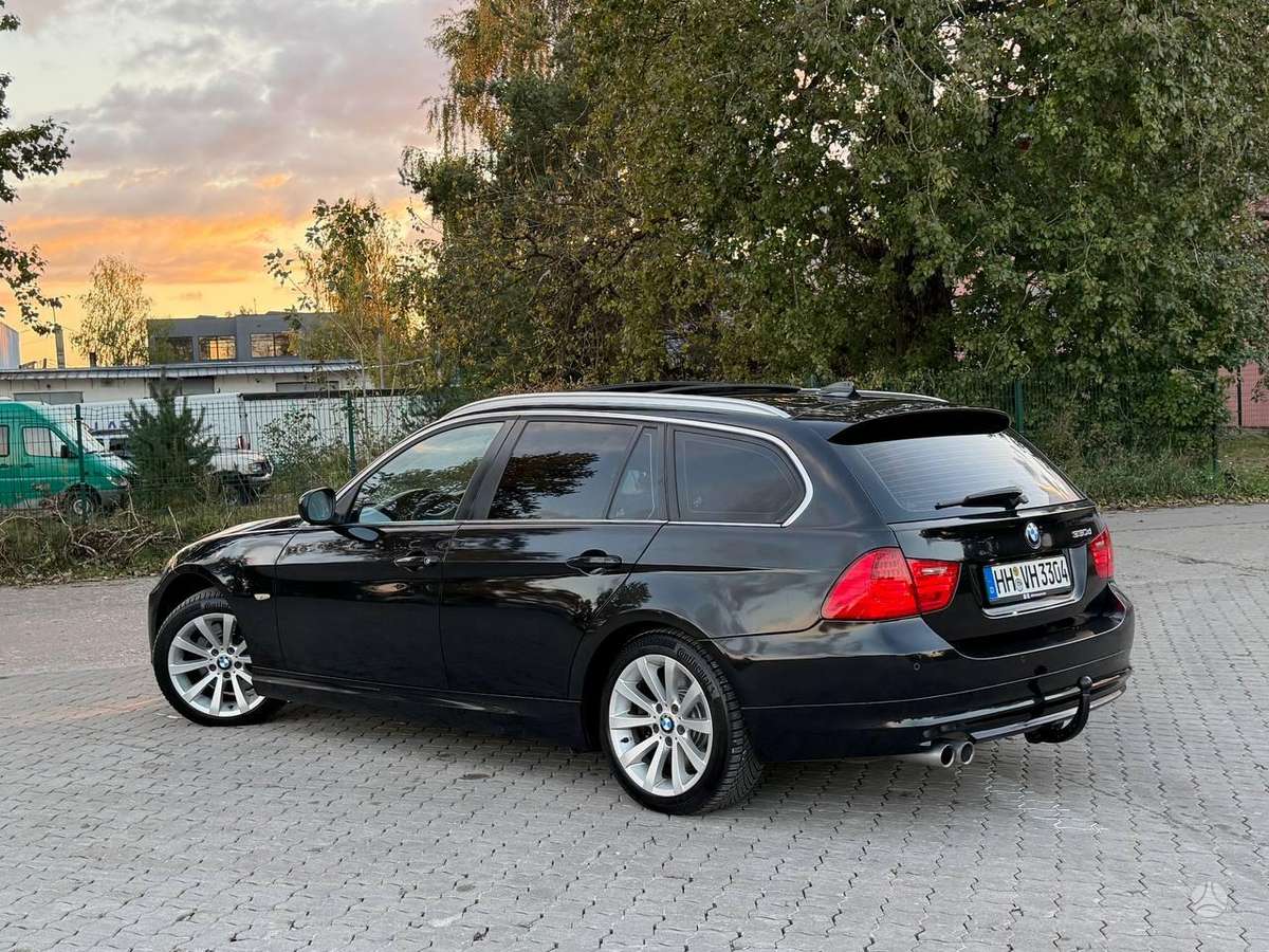 BMW 330 2011 — engine 2993 cm³, 245 HP (180kW)