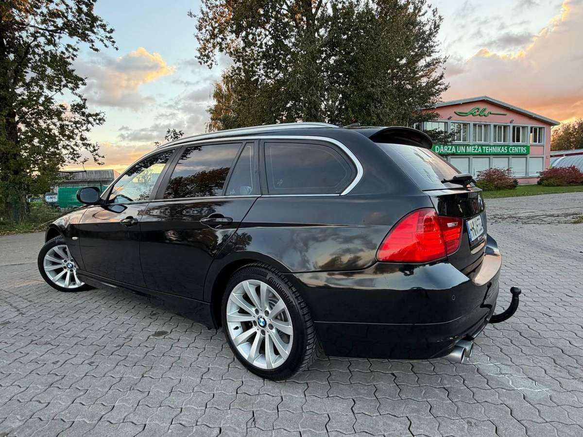 BMW 330 2011 — photo 6