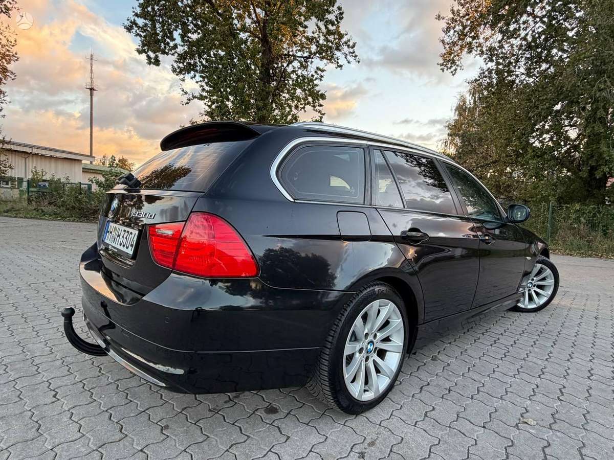 BMW 330 2011 — photo 8