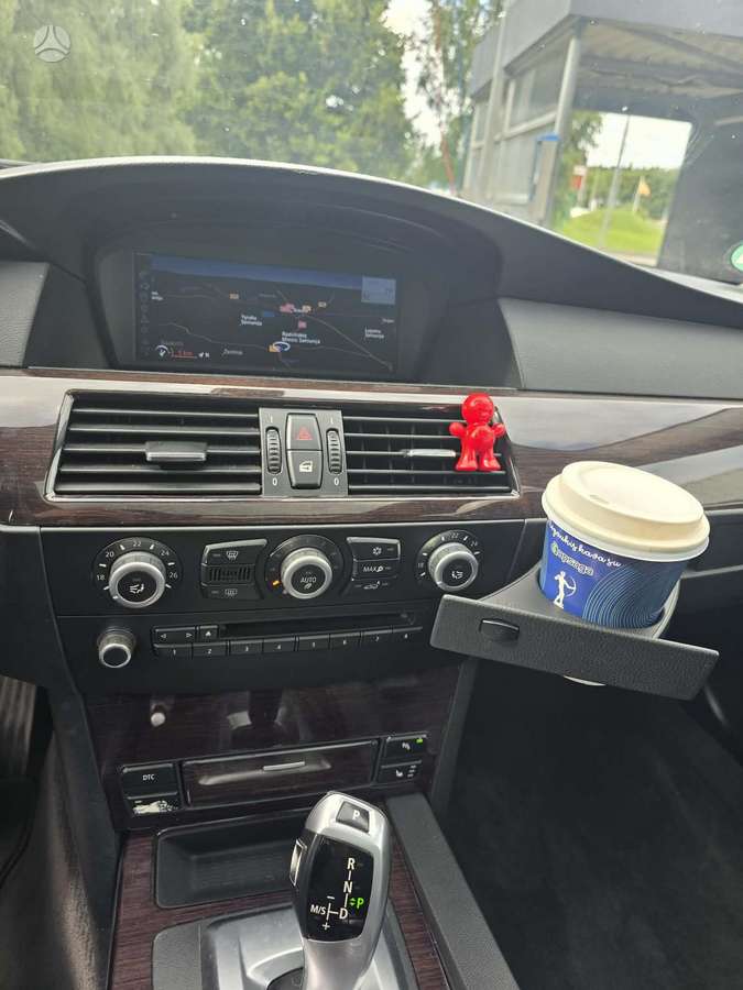 BMW 520 2009 — photo 13