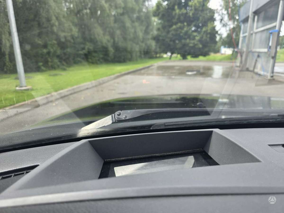BMW 520 2009 — photo 15